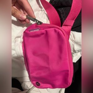 🩷SONIC PINK🩷 Lululemon belt bag RARE